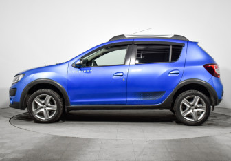 Подержанный автомобиль Renault Sandero 2018 года (8 фото)