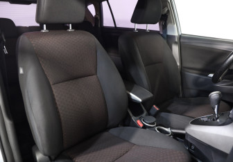 Подержанный автомобиль Toyota Verso 2010 года (19 фото)