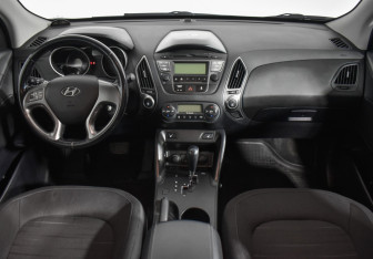 Подержанный автомобиль Hyundai ix35 2014 года (13 фото)