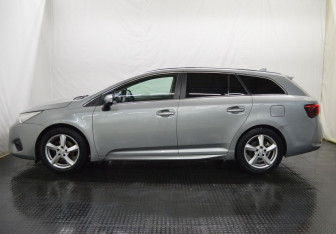 Подержанный автомобиль Toyota Avensis Wagon 2016 года (8 фото)