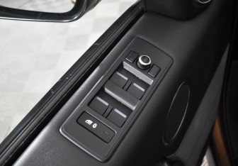 Подержанный автомобиль Land Rover Range Rover Sport 2017 года (11 фото)