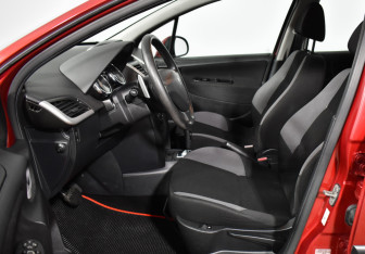 Подержанный автомобиль Peugeot 207 Hatchback 2008 года (10 фото)