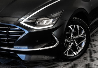 Подержанный автомобиль Hyundai Sonata 2020 года (11 фото)