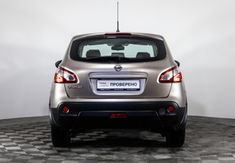 Подержанный автомобиль Nissan Qashqai 2011 года (6 фото)