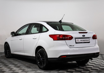 Подержанный автомобиль Ford Focus Sedan 2017 года (6 фото)