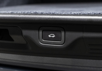 Подержанный автомобиль Land Rover Range Rover 2018 года (32 фото)