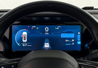 Подержанный автомобиль Geely Monjaro 2023 года (19 фото)