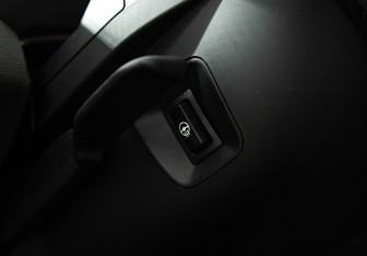 Подержанный автомобиль BMW X1 2015 года (15 фото)