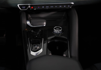 Подержанный автомобиль Geely Monjaro 2023 года (25 фото)