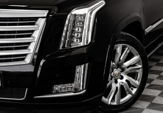 Подержанный автомобиль Cadillac Escalade Suv 2016 года (3 фото)
