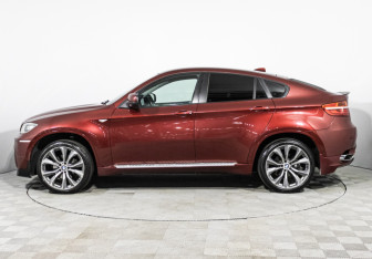 Подержанный автомобиль BMW X6 2013 года (8 фото)