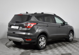 Подержанный автомобиль Ford Kuga 2018 года (5 фото)