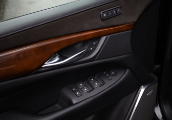 Подержанный автомобиль Cadillac Escalade Suv 2018 года (14 фото)