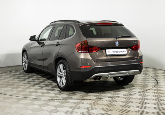 Подержанный автомобиль BMW X1 2013 года (7 фото)