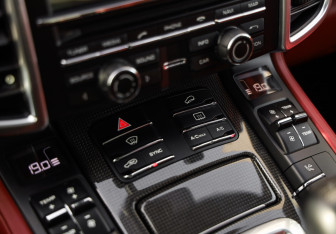 Подержанный автомобиль Porsche Cayenne 2014 года (19 фото)