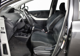 Подержанный автомобиль Toyota Yaris Hatchback 2008 года (10 фото)