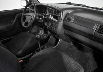 Подержанный автомобиль Volkswagen Vento 1993 года (11 фото)