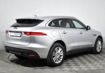 Подержанный автомобиль Jaguar F-Pace 2017 года (5 фото)