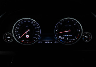 Подержанный автомобиль BMW X5 2016 года (40 фото)