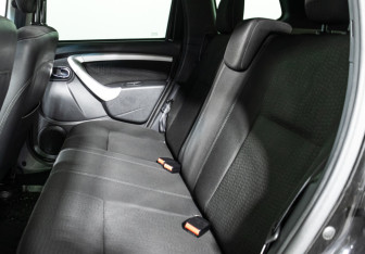 Подержанный автомобиль Nissan Terrano 2014 года (10 фото)