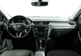 Подержанный автомобиль Skoda Rapid Liftback 2018 года (13 фото)