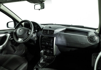 Подержанный автомобиль Nissan Terrano 2018 года (9 фото)