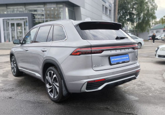 Подержанный автомобиль Geely Monjaro 2023 года (6 фото)