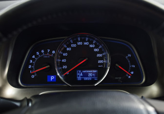 Подержанный автомобиль Toyota RAV4 2015 года (11 фото)