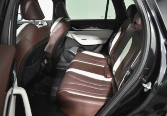 Подержанный автомобиль Geely Monjaro 2023 года (11 фото)