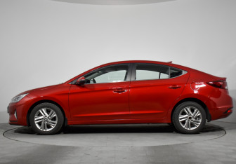 Подержанный автомобиль Hyundai Elantra Sedan 2019 года (8 фото)