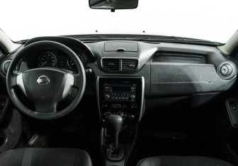 Подержанный автомобиль Nissan Terrano 2014 года (13 фото)