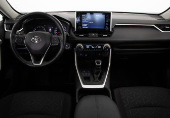 Подержанный автомобиль Toyota RAV4 2020 года (9 фото)