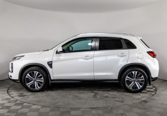 Подержанный автомобиль Mitsubishi ASX 2022 года (8 фото)