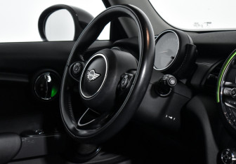 Подержанный автомобиль MINI Hatch 2014 года (13 фото)