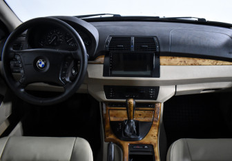 Подержанный автомобиль BMW X5 2003 года (15 фото)