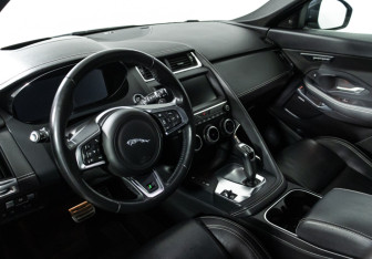 Подержанный автомобиль Jaguar E-Pace 2019 года (11 фото)