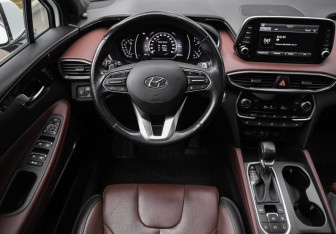 Подержанный автомобиль Hyundai Santa Fe 2019 года (14 фото)