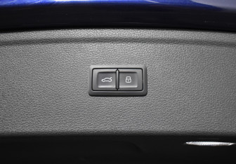 Подержанный автомобиль Audi Q5 2017 года (20 фото)