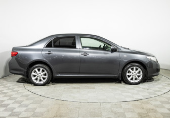 Подержанный автомобиль Toyota Corolla Sedan 2008 года (4 фото)