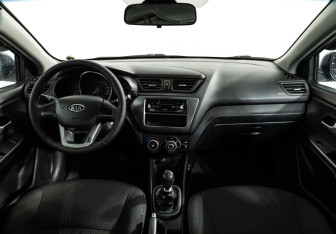 Подержанный автомобиль Kia Rio Sedan 2012 года (13 фото)