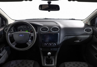Подержанный автомобиль Ford Focus Hatchback 2007 года (10 фото)