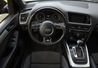 Подержанный автомобиль Audi Q5 2015 года (12 фото)