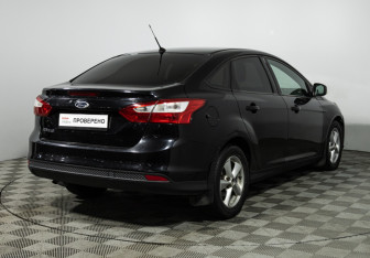 Подержанный автомобиль Ford Focus Sedan 2011 года (5 фото)