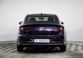 Подержанный автомобиль Hyundai Sonata 2021 года (6 фото)