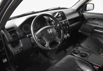 Подержанный автомобиль Honda CR-V 2004 года (9 фото)