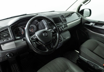 Подержанный автомобиль Volkswagen Caravelle 2019 года (11 фото)