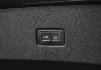 Подержанный автомобиль Audi Q8 2019 года (38 фото)