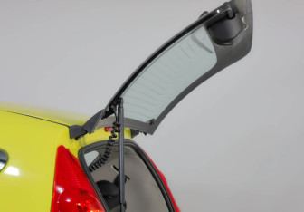 Подержанный автомобиль Peugeot 107 2010 года (24 фото)