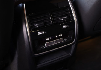 Подержанный автомобиль BMW X6 2020 года (26 фото)