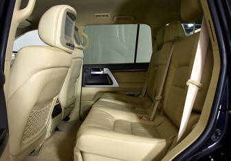 Подержанный автомобиль Toyota Land Cruiser Suv 2015 года (20 фото)